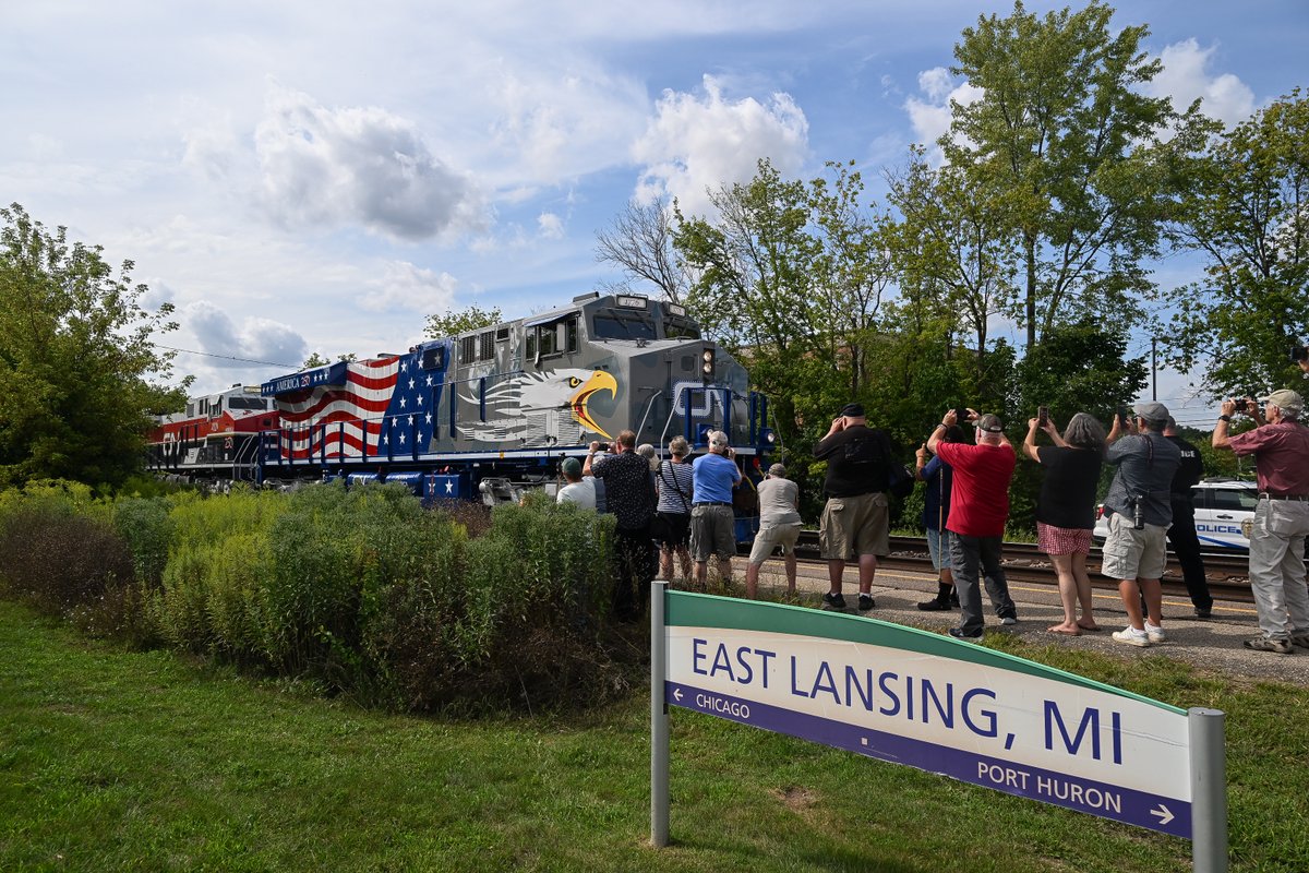MDOT_Rail's tweet photo. Honoring America's 250th anniversary, a special @CNRailway stopped in #EastLansing on Aug. 18 as part of the company's system-wide rail tour. Onlookers and invited guests got to view this rare moment as the beautiful train was parked at the multi-modal station. https://t.co/jrjIw9HFLH