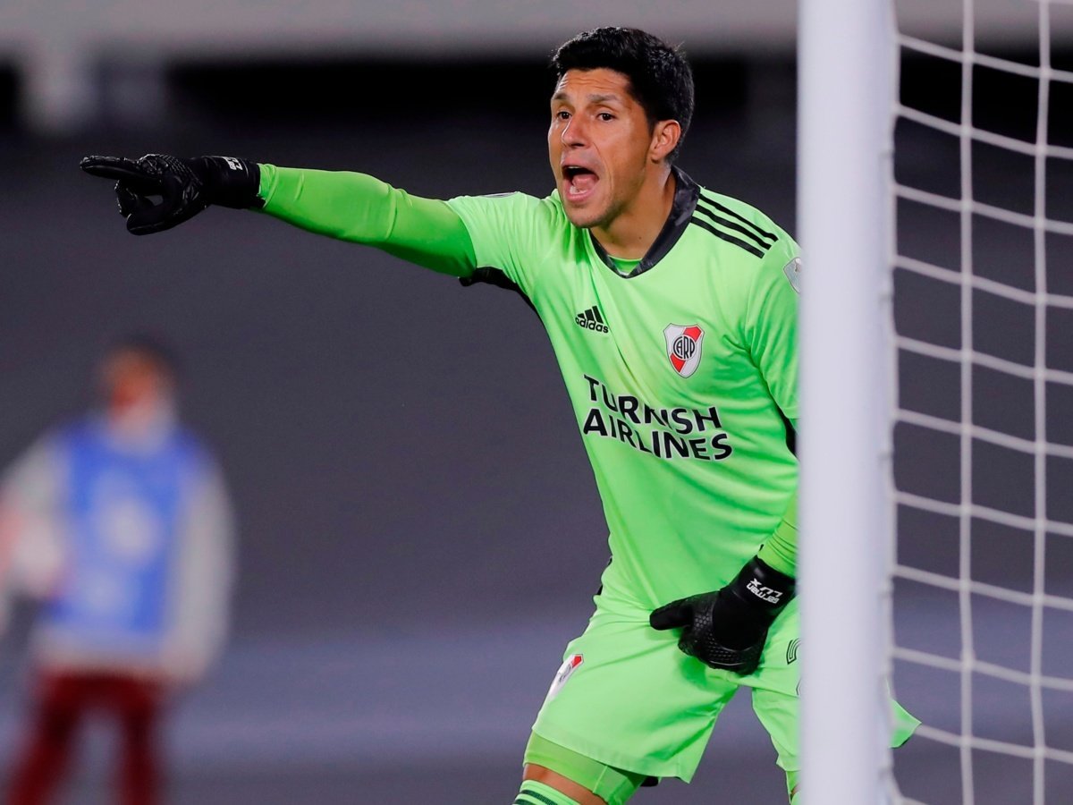 frabigol's tweet photo. Gran momento para recordar que la última vez que River jugó con Independiente Santa Fe, Enzo Nicolas Perez se paró enfrente de Gallardo, le dijo "atajo yo" en un partido de Copa Libertadores donde no había suplentes. Fue al arco y River ganó el partido con él como figura. Héroe. https://t.co/86JWzDpzgb