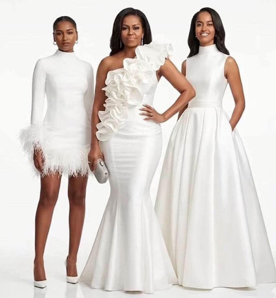 blacktwiterthrd's tweet photo. Michelle Obama with her daughters, Malia and Sasha 🤍 https://t.co/qe0nOTNJ9r