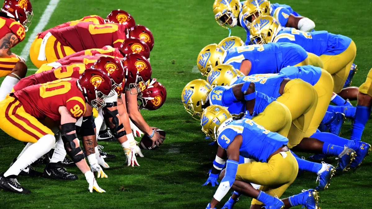 BenScottStevens's tweet photo. EVERY college football rivalry game should be a Color Rush. https://t.co/SZCsJ3uTTM