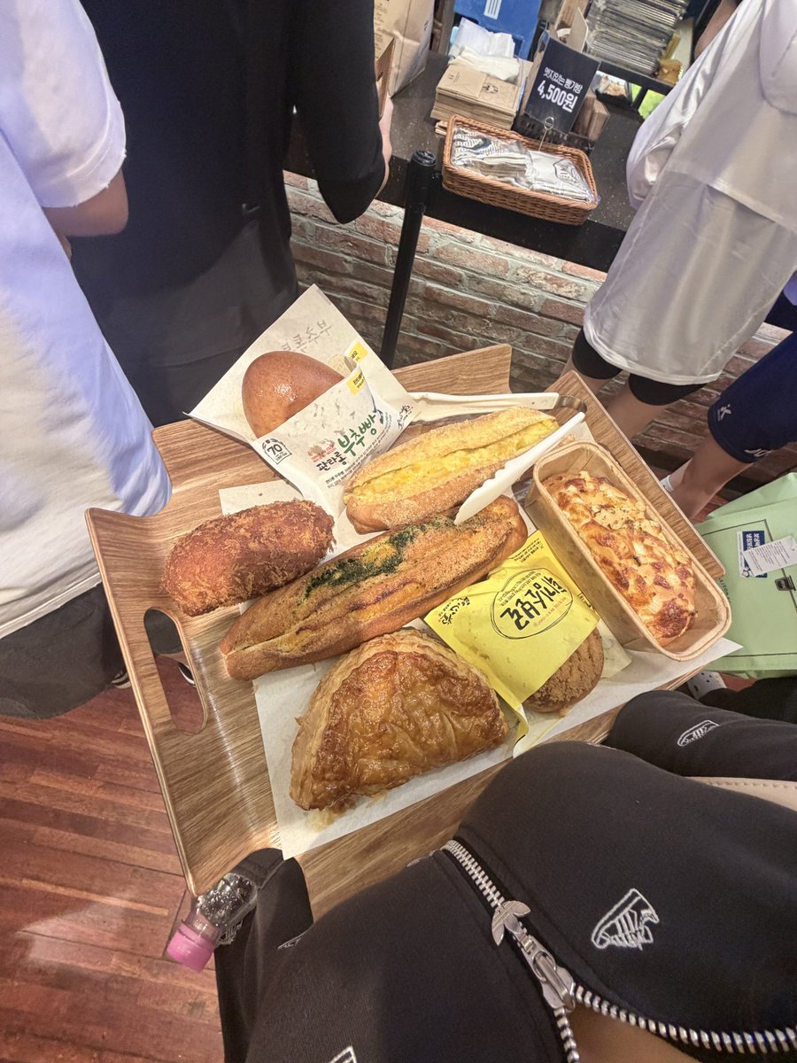 hyen710657's tweet photo. 행복한 일들 투성이라 너무 행복해요 https://t.co/EFvD7KFyzm