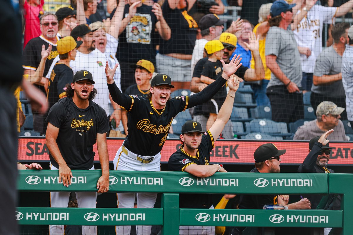 Pirates's tweet photo. There's nothing like that walk-off feeling. 🙌 https://t.co/wBQyTXe7Vc