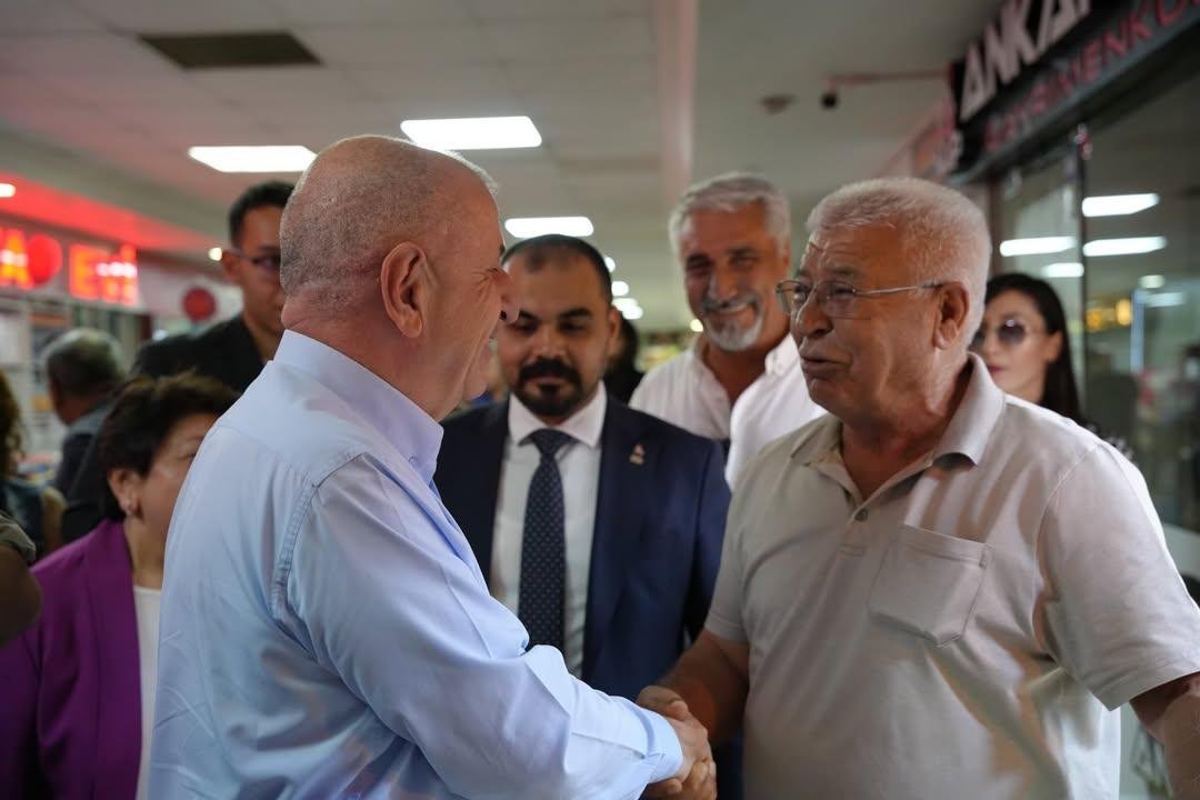 ZaferPartisi06's tweet photo. Genel Başkanımız Prof. Dr. Sn. Ümit Özdağ’ın katılımlarıyla Yenimahalle ilçemizde kapsamlı bir program gerçekleştirilmiştir.

Program kapsamında gerçekleştirilen basın toplantısının ardından Fix Gross AVM çevresi, Batı Merkez Metro ve Atlantis AVM bölgesi ile 2. Yüzyıl Parkı ziyaret edilmiş, esnafımız ve vatandaşlarımızla bir araya gelinmiştir. Hemşehrilerimizin talep ve sorunları dinlenmiş, ülke ve Ankara gündemi üzerine karşılıklı istişarelerde bulunulmuştur.

Programa Kadın, Aile ve Çocuk  Politikaları Başkanımız Sn. Suzan Küçüksaraç, Genel Başkan Başdanışmanımız Sn. Reşat Erdoğan, Ankara İl Başkanımız Av. Sn. H. Alperen Akbaş, Yenimahalle İlçe Başkanımız Sn. Polat Özbal ve yönetimi, Kadın, Aile ve Çocuk İl Başkan Yardımcımız Sn. Nil Öneş Cate, İl Yöneticilerimiz Sn. Nazım Kılıç ve Sn. Cemal Yavuz katılım sağlamıştır.

Gün boyunca bizleri samimiyetle karşılayan esnafımıza ve Yenimahalleli hemşehrilerimize teşekkür ediyoruz. 

@umitozdag
@zaferpartisi
@SuzanKucuksarac
@resaterdogantr
@avalperenakbas
@polat_ozbal
@zp_yenimahalle