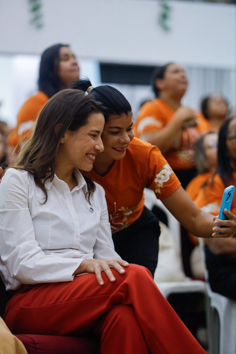 raquellyra's tweet photo. Quando mulheres se juntam na fé, ninguém segura. Hoje, no encerramento do Congresso de Mulheres da Assembleia de Deus Novas de Paz, senti essa força de quem rompe o comodismo e segue em frente com coragem e esperança. Porque quando nós avançamos juntas, Pernambuco inteiro avança. https://t.co/2aSr59oIV3