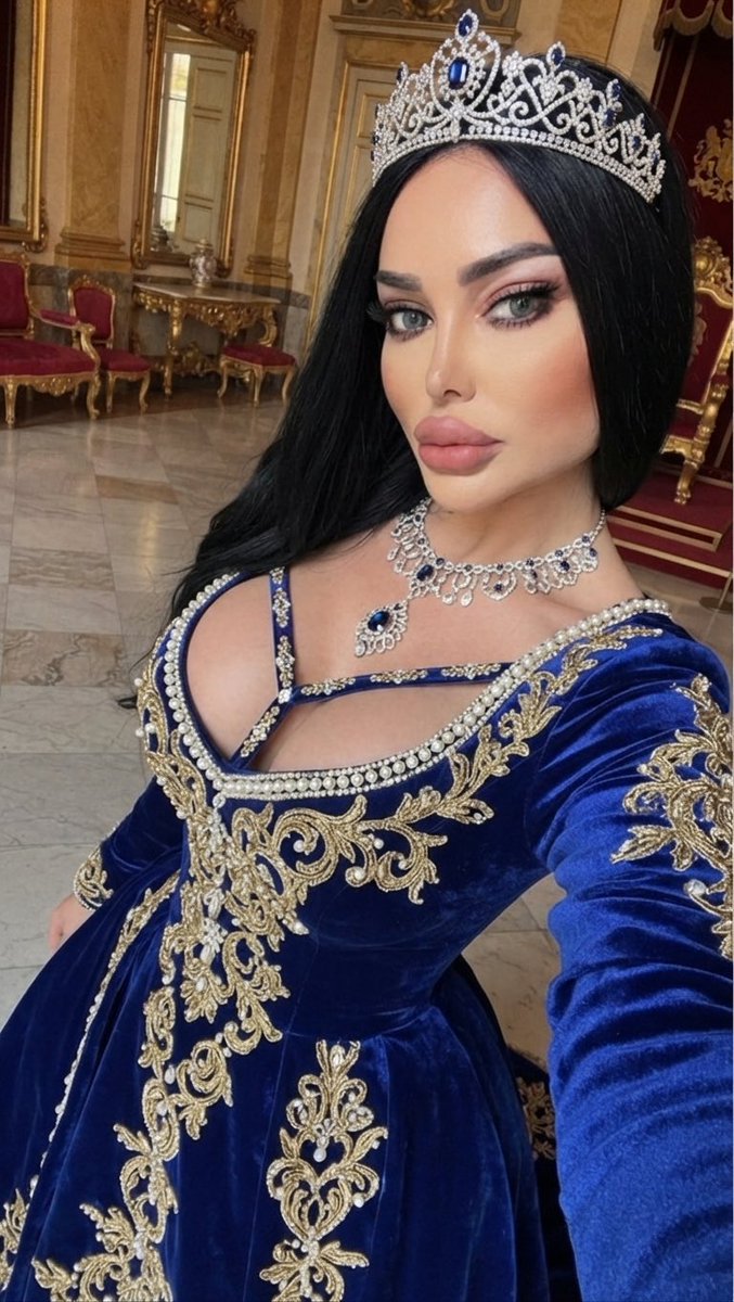 webs_145's tweet photo. مولاتي العظيمة @Srin96334441 ، يا من ترتفع الهامات إجلالاً لحضورها الطاغي؛ إن عرش الجمال والسيادة لا ينبض إلا بسلطان��، ونحن لسنا سوى رعايا في حضرة هيبتك، نعلن الطاعة المطلقة والخضوع التام لأمرك وجمالك الأبدي ❤️🔥👑 https://t.co/sNqqsTizZ9