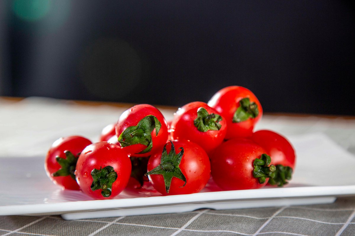 makarovvaa's tweet photo. Tried fresh cherry tomatoes today—burst with natural sweetness, juicy texture, zero weird aftertaste. Perfect for salads or snacking, 10/10 would repurchase! https://t.co/qTJfSXNCkm