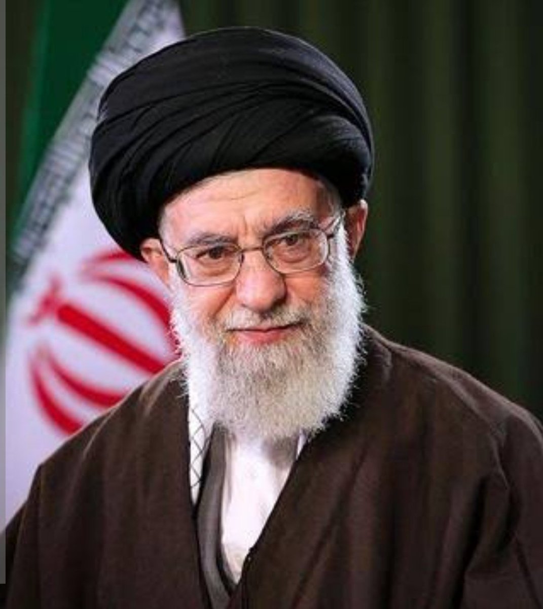 74z3c's tweet photo. رهبر عزیزم، شما همچون خورشیدی تابان، مسیر تاریک را روشن کرده و ما را به سوی آینده ای درخشان هدایت می کنید.
#مکتب_ایستادگی https://t.co/AYxOrvGhwl