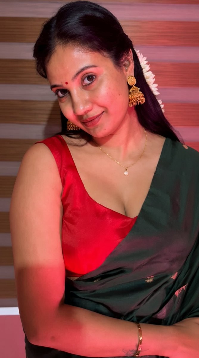kujulimasthu_'s tweet photo. ASHWANI MALLU BEAUTY 😋😋😘😘

Everyone must be fan for her😍😍 https://t.co/laIpfsDelq