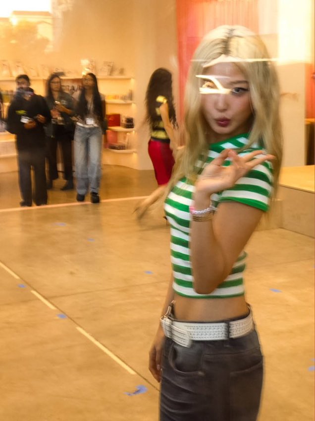 yoonarapilled's tweet photo. This is a cool pic https://t.co/4GIdi2MbWz