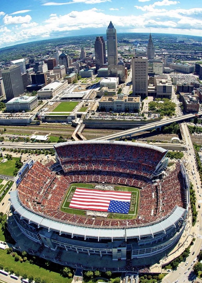 PolymarketBlitz's tweet photo. 🚨𝗧𝗥𝗘𝗡𝗗𝗜𝗡𝗚: The Cleveland Browns stadium which opened in 1999 will be shut down in 2029. 

It has hosted ZERO playoff games. https://t.co/rZjBTySbYO