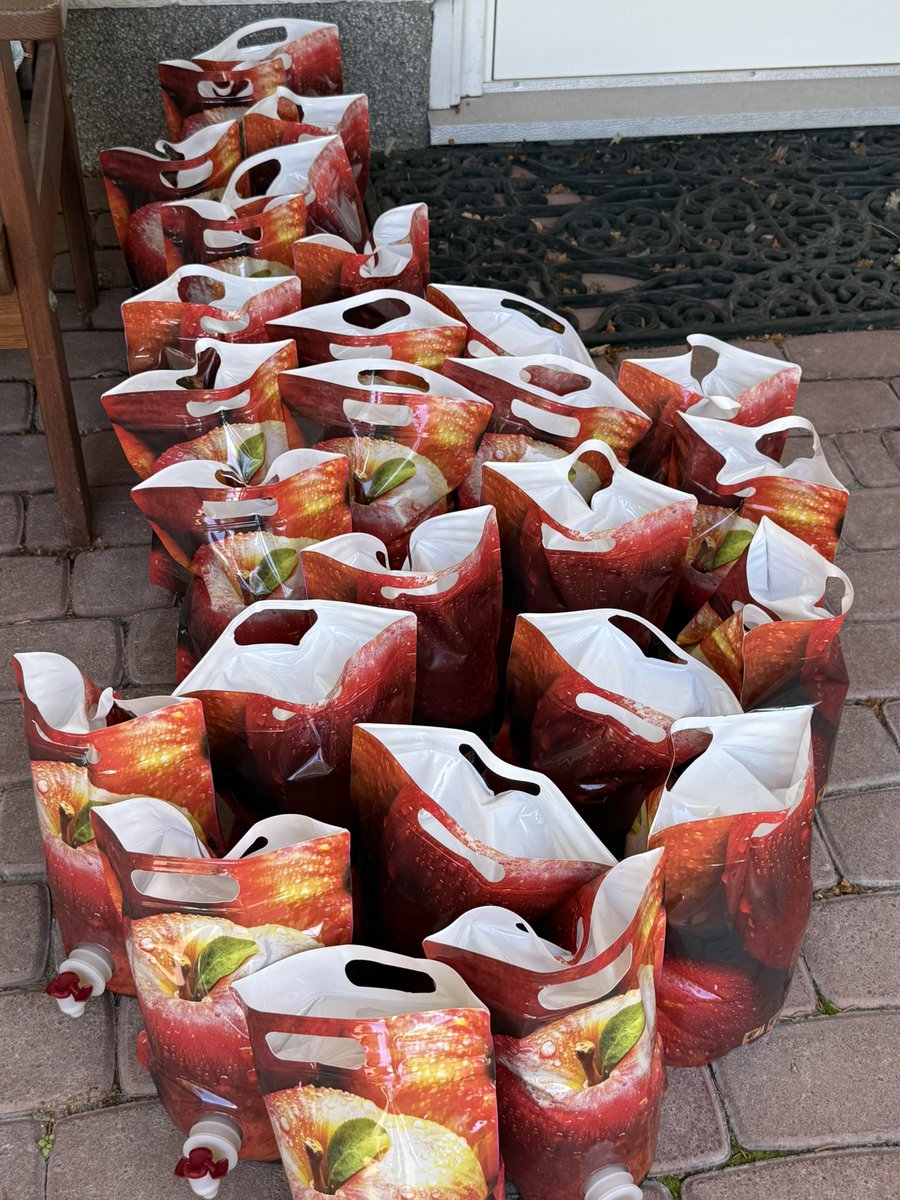 Kaijaala's tweet photo. Ilta päätetään aina hyvään. Nam nam. 😊🍎 https://t.co/Ffm9YjqrQS