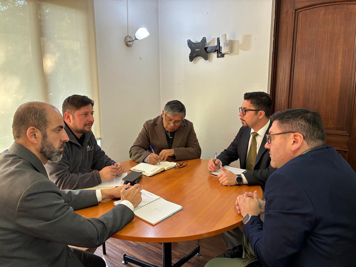 DPP_Maule's tweet photo. Seremi de Justicia y DDHH, Cristian Rojas, se reunió con jefe Estudios @DPP_Maule, Rodrigo Flores; el coordinador penitenciario, Jaime Venegas, y jefe regional INDH para coordinar acciones interinstitucionales que permitan reactivar mesa de supervisión de condiciones carcelarias. https://t.co/dlCO4sbnuU