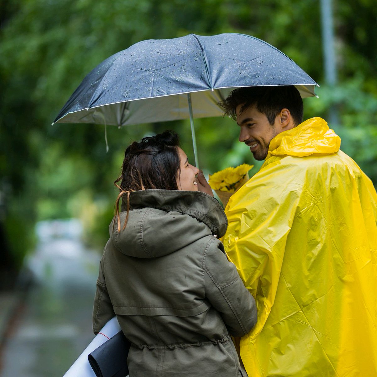 Sagharkkkk's tweet photo. A stranger handed me an extra umbrella when I got caught in the sudden rain today. Small act, huge warmth for the whole day. #RandomKindness https://t.co/fU5appcoVw