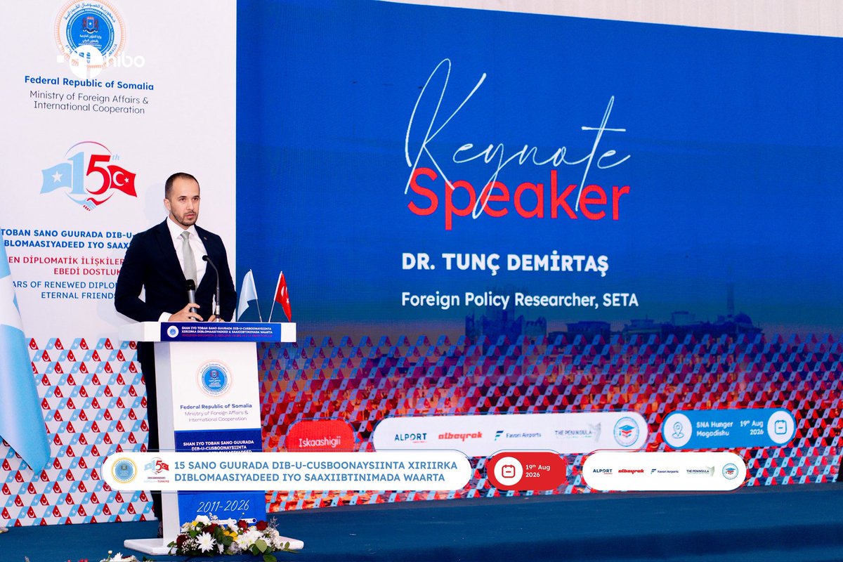 tuncdemirtas's tweet photo. Cumhurbaşkanımız Sayın @RTErdogan’ın Somali’ye gerçekleştirdiği tarihi ziyaretin 15. yıl dönümünde, Somali federal Cumhuriyeti dışişleri ve uluslararası iş birliği bakanlığı tarafından Somali federal halk Meclisi Başkanlığı himayelerinde gerçekleştirilen anma etkinliğine katılmak için Mogadişu’daydık.

On beş yıl, bir kalkınma programının süresi değildir. Bir insanın neredeyse ilk çeyreğidir. 2011’de, kıtlığın en ağır günlerinde doğan Somalili çocuk bugün on beş yaşında. 

O çocuğun hatırladığı şey açlıktan ziyade büyürken gittiği okul, tedavi görülen hastane, işleyen bir havalimanı ve liman ve tabii ki geçen Nisan’da umutlarla Mogadişu’dan yolculanan Çağrı Bey.

Kısacası 15 sene önce 2011’de bu şehre bir uçak indi.

2026’da da bu şehrin yaklaşık 400 kilometre açığına bir sondaj gemisi demirledi.

Somali eski Somali değil.

Aradaki fark on beş yıl değil. 2011’de Somali için bir şey yapılıyordu. 2026’da Somali ile birlikte yapılıyor.

Türkiye-Somali ortaklığının pekişerek gelişmesi için bölgeye istikrarsızlık getirecek hareketleri görerek ama pozitife odaklanarak çalışmaya devam edeceğiz.

——

On the 15th anniversary of President @RTErdogan’s historic visit to Somalia, we were in Mogadishu for the commemorative event held by the Ministry of Foreign Affairs and International Cooperation of the Federal Republic of Somalia, under the patronage of the Speaker of the House of the People.

Fifteen years is not the length of a development programme. It is almost the first quarter of a human life. A Somali child born in 2011, in the worst days of the famine, is fifteen years old today. And what that child remembers is not hunger - it is the school he grew up going to, the hospital where he was treated, a working airport and a working port, and of course the Cağrı Bey, which set out from Mogadishu this April carrying so much hope.

In short; fifteen years ago, in 2011, a plane landed in this city.

In 2026, a drillship dropped anchor some 400 kilometres off its coast.

Somalia is not the Somalia it once was.

And the difference between the two is not fifteen years.

In 2011, something was being done FOR Somalia.

In 2026, it is being done WITH Somalia.

For the Türkiye-Somalia partnership to keep deepening, we will carry on working -clear-eyed about the moves that would bring instability to this region, but with our focus firmly on what is positive.