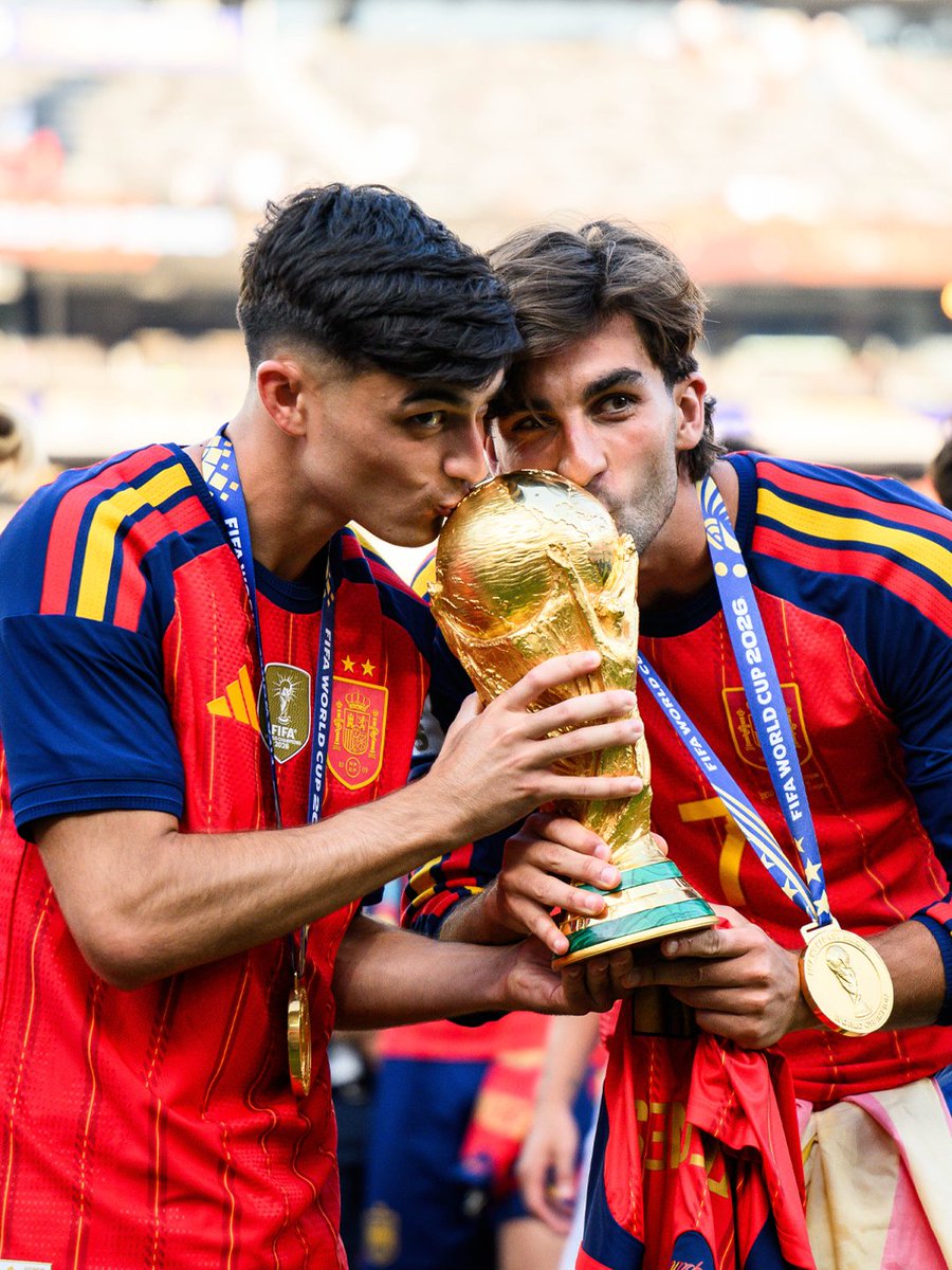 fifaworldcup_es's tweet photo. Y la historia se repite... 🇪🇸🏆

#CopaMundialFIFA https://t.co/fcUxBFOlE0