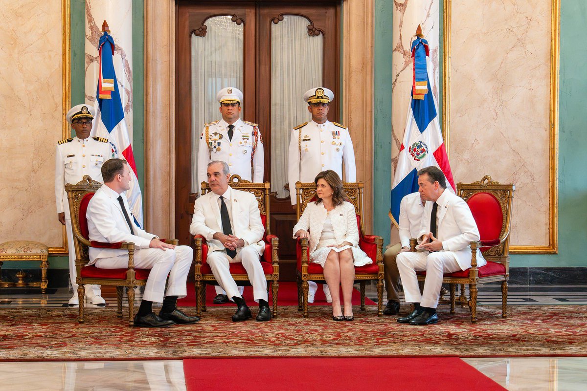 MIREXRD's tweet photo. 🗞️Nota de Prensa:

Presidente Abinader recibe Cartas Credenciales de nueve embajadores acreditados en República Dominicana.

🌐https://t.co/mtHfs0K0cq https://t.co/sxxKfY1SQi