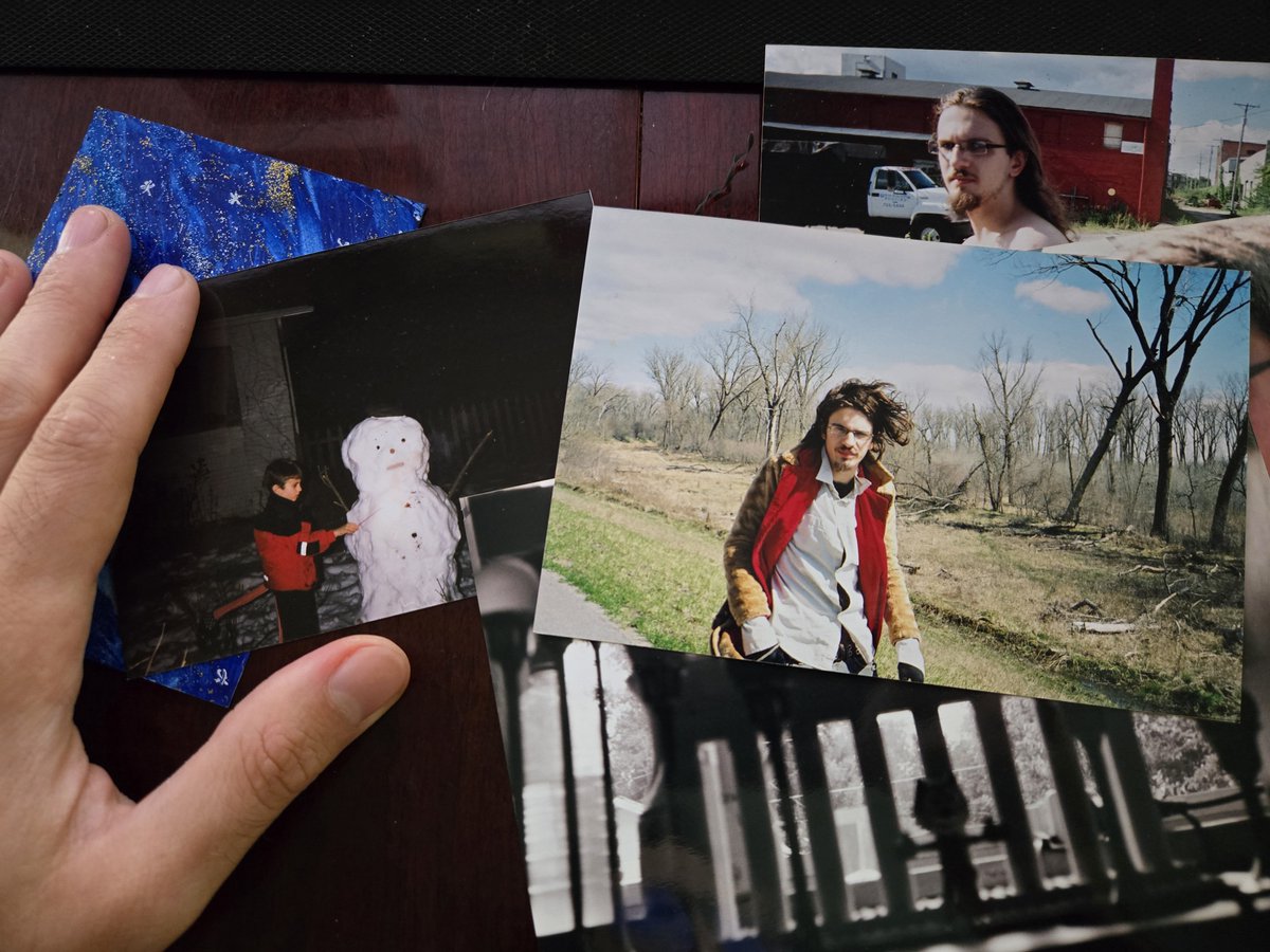 WinslowDumaine's tweet photo. Dad sent me a card.

I feel like I'm dying. https://t.co/nJlNFtCC4D