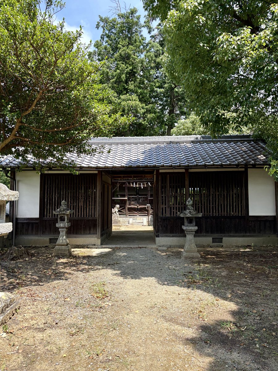 gassyou2's tweet photo. 大原神社
奈良県高市郡明日香村

大化の改新の立役者 藤原鎌足の生誕地と伝えられる地に鎮座している神社です

小さな神社ですが 長い間日本の歴史を動かした藤原家の祖がこの場所で誕生したということに思いを馳せながら参拝してきました

境内を降りたところにある産湯の井戸は草に覆われていました https://t.co/tPU0lQaFGY