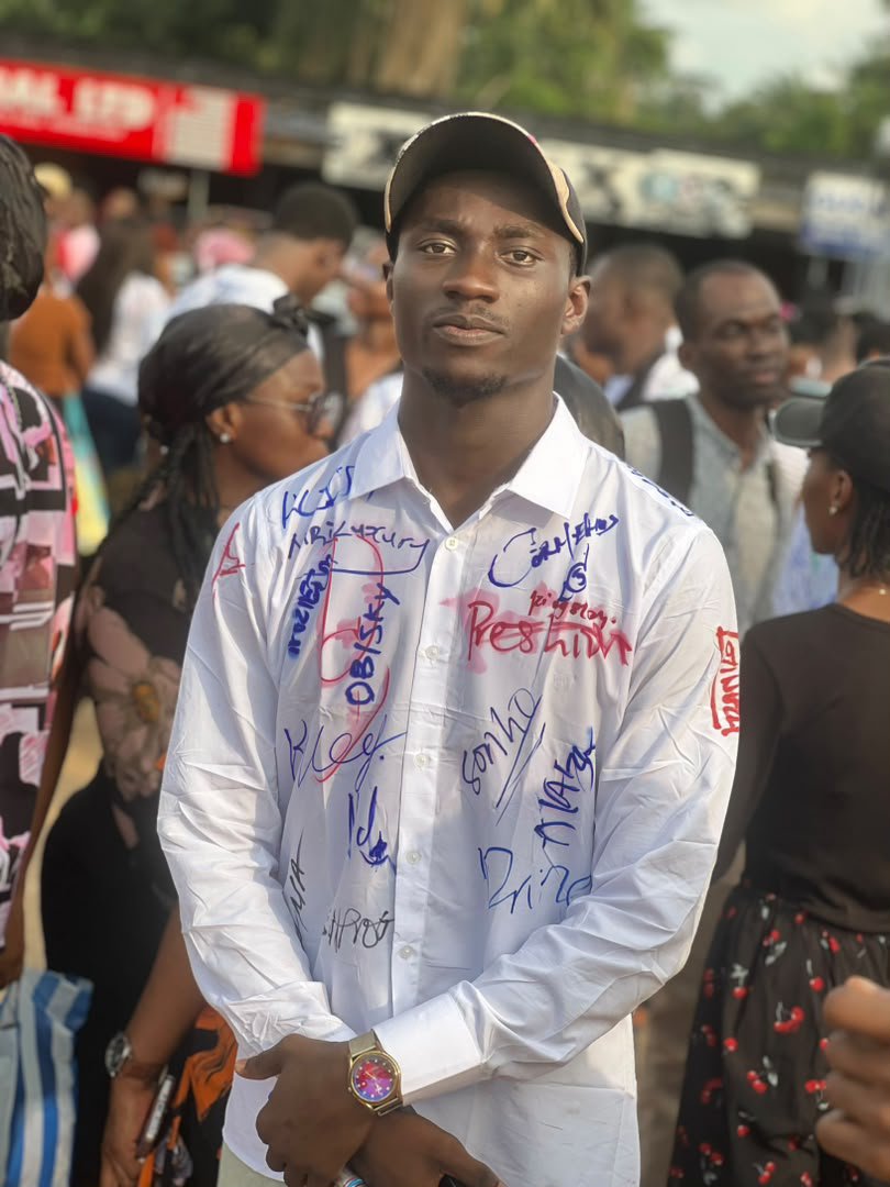 KChijiaka's tweet photo. Congratulations to me 
https://t.co/V1xzxhwASf. in Electrical engineering Bagged 👏🏽 

Mod is now a graduate 💙🤍 https://t.co/Sj9q0QSgTq