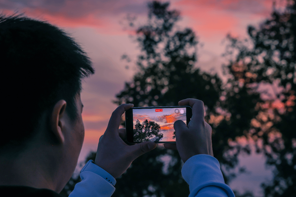 StephenHou123's tweet photo. [Hi all! Our photography club is hosting a sunset walk this Saturday by City Lake! Bring your cameras, snap warm shots, and chat with fellow photo lovers. Meet at 5 PM at the main entrance. Don’t miss it! ]， https://t.co/EQdIbYKnYQ