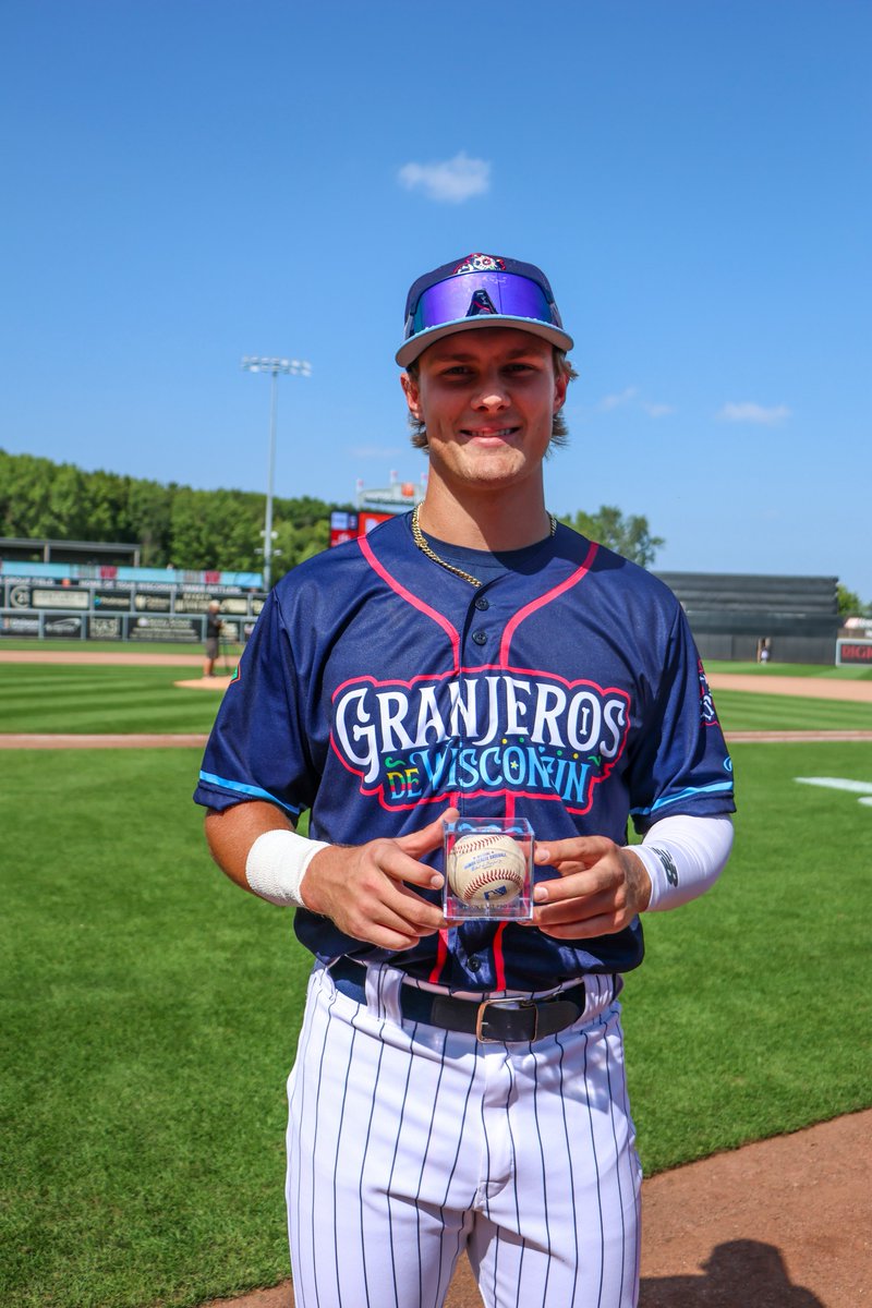 TimberRattlers's tweet photo. One in a million. 🤯

Sawyer Strosnider’s dad was on the receiving end of his son’s FIRST pro-homer! #tratnation https://t.co/i6PeLJYxBw