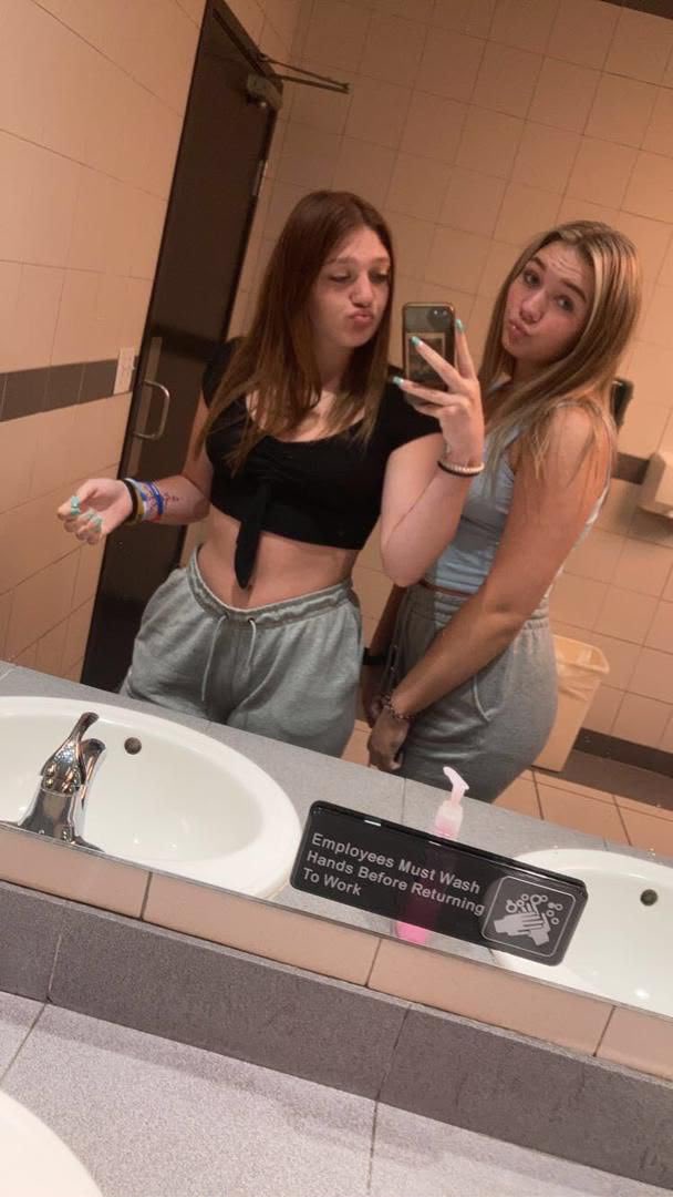 wendy44953's tweet photo. Don’t lie.

Me or my sister? https://t.co/l5Y7rLDJj8