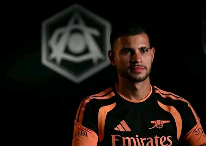 Emjenny605's tweet photo. 🚨Bruno Guimarães on Martin Ødegaard, Mikel Arteta and his first weeks at Arsenal:

🗣️ “I knew Ødegaard was a very good player. I’ve played against him before, but training with him is completely different. I honestly didn’t know he could operate at this level.

🗣️ He’s that type of captain who doesn’t need to speak all the time, but when he does, everyone listens and respects it. He gives you a shoulder to lean on and the support you need. He leads in his own way, and you feel it every day.

🗣️ With Arteta, people thought I would just slot into the team perfectly, but I quickly realised this is a different level of management. He is one of the best managers I’ve ever worked with, if not the best. The attention he gives to the smallest details is unbelievable. He constantly wants you to improve.

🗣️ I know I still have another level to reach. I think I’m a good player, but there is still so much for me to learn.

🗣️ Then you train with Declan, Ødegaard and the rest of these guys and you understand why Arsenal won the league. The way they train and play is almost like watching a video game. The movement, the speed of thought, the way they protect and take care of the ball… it’s ridiculous.

🗣️ And we’ve already added a trophy. To win my first trophy here in my first game makes it even more special. This is why joining a team like Arsenal is special — you witness greatness straight away. We’ve started with a trophy, but we’re going for more.

🗣️ But above everything, they’re really good people. It feels like a family. The way they treat each other, the way everyone looks out for one another, is something special.

🗣️ I’ve loved everything I’ve witnessed with my own eyes. Now I’m ready. I can’t wait for the season to start
#transfernews #AFC #KONSA
