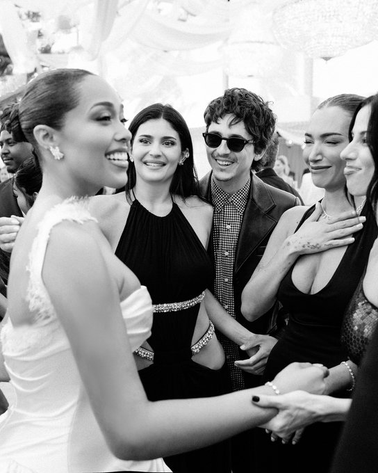timotheeupdates's tweet photo. New photo of Timothée Chalamet and Kylie Jenner during Jordyn Woods and Karl-Anthony Towns' wedding in Malibu. 📸 https://t.co/QvBIrSte4M