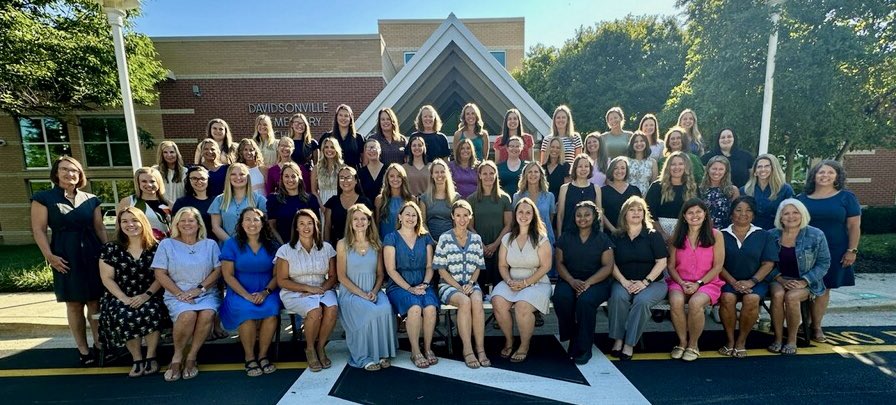 DESAACPS's tweet photo. Welcome back, Gators! 🐊 Our team looks forward to seeing you soon! 😎 https://t.co/A3PyXQFV7V