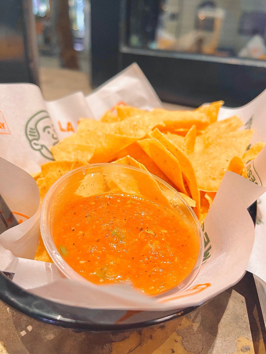 BellCalons4vm's tweet photo. Craving a late-night bite  Crispy Mexican tacos from the street cart—crunchy shell, juicy filling, zesty salsa, pure street food joy! https://t.co/4M1STCgyPq