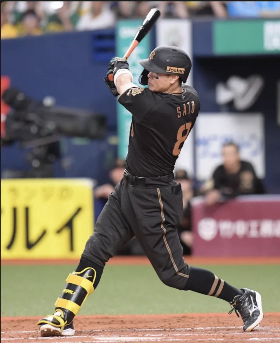 miri7773's tweet photo. #連夜のサヨナラ
#阪神タイガース 

大山悠輔選手が連夜のサヨナラ勝ちの犠飛で最短で今日にも優勝マジック29点灯か
佐藤輝明選手が2夜連続の9回に同点に成るタイムリーヒット
お立ち台でヒーローインタビュを受ける3人
優勝マジック29に向かって頑張れ阪神タイガース目指せ連覇そして日本一 https://t.co/DzW3qqeXiI