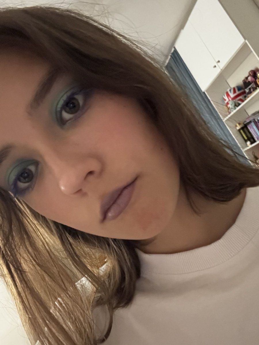 troyechkaa's tweet photo. всем пр буду хвастаться своими макияжами тк имею возможность и желание 
строго не судим потому что я этим занимаюсь неделю кпты, скидывайте свои фотки!! будет интересно посмотреть полюбоваться
на последней кожа пхдц рыжая не обращайте внимания я тон вчера ток купила https://t.co/5HvmFS4F4k