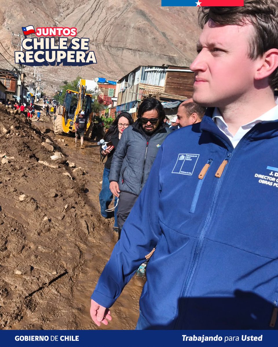 MOPAntofagasta's tweet photo. 🇨🇱 #Tocopilla | Autoridades nacionales y regionales del MOP acompañaron al Presidente de la República, José Antonio Kast, en una visita al sector de Tres Marías, para conocer en terreno la situación tras la emergencia.

👷‍♂️ Participaron el director general de Obras Públicas, Joaquín Daga; el director nacional de Planeamiento, Eduardo Koffmann; y los directores regionales de Vialidad y Planeamiento.
