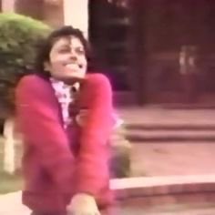 dangerousdrr's tweet photo. comprei meu bonequinho do michael https://t.co/xoHzePi3G5
