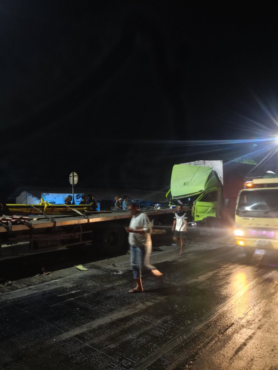 ViralWorld_wide's tweet photo. Kamis, 20 Agustus 2026 Jam 04.18 WIB, telah terjadi Laka Lantas Beruntun Jl. Raya Demak - Trengguli 2 Korban luka serius dan Dilarikan RSUD Sunan Kalijaga kasus ini telah di tangani oleh Satlantas polres Demak https://t.co/xI0CeD90iy