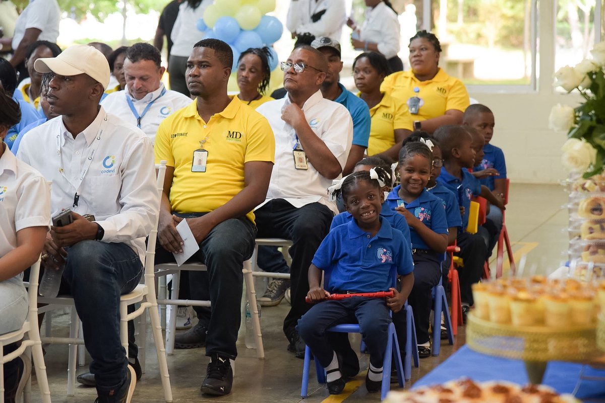 codevi_campus's tweet photo. Jodi a Codevi ap selebre 23 an , mèsi a anplwaye nou yo , se devouman, efò ak travay ann ekip ki  sèvi kòm fondasyon pou siksè . Nou vle remèsye tou, ak tout kè nou, kominote a ak tout kolaboratè nou yo 👏👏 Mèsi Anpil https://t.co/o1Rymq2B0Z