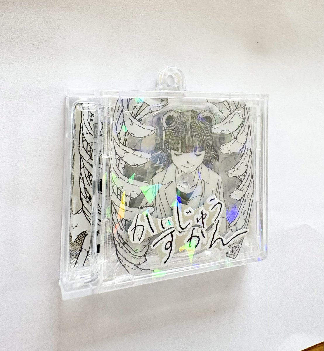 Rire_Yone's tweet photo. アクリルブロックを作る前に練習として
ミニCDで作ってみた！

層にしてるんだけど
やっぱり厚みがないから
立体感が分からないな😂💦

大変だったけど工作楽しいね☺️✨ https://t.co/JbT8hGwp3a