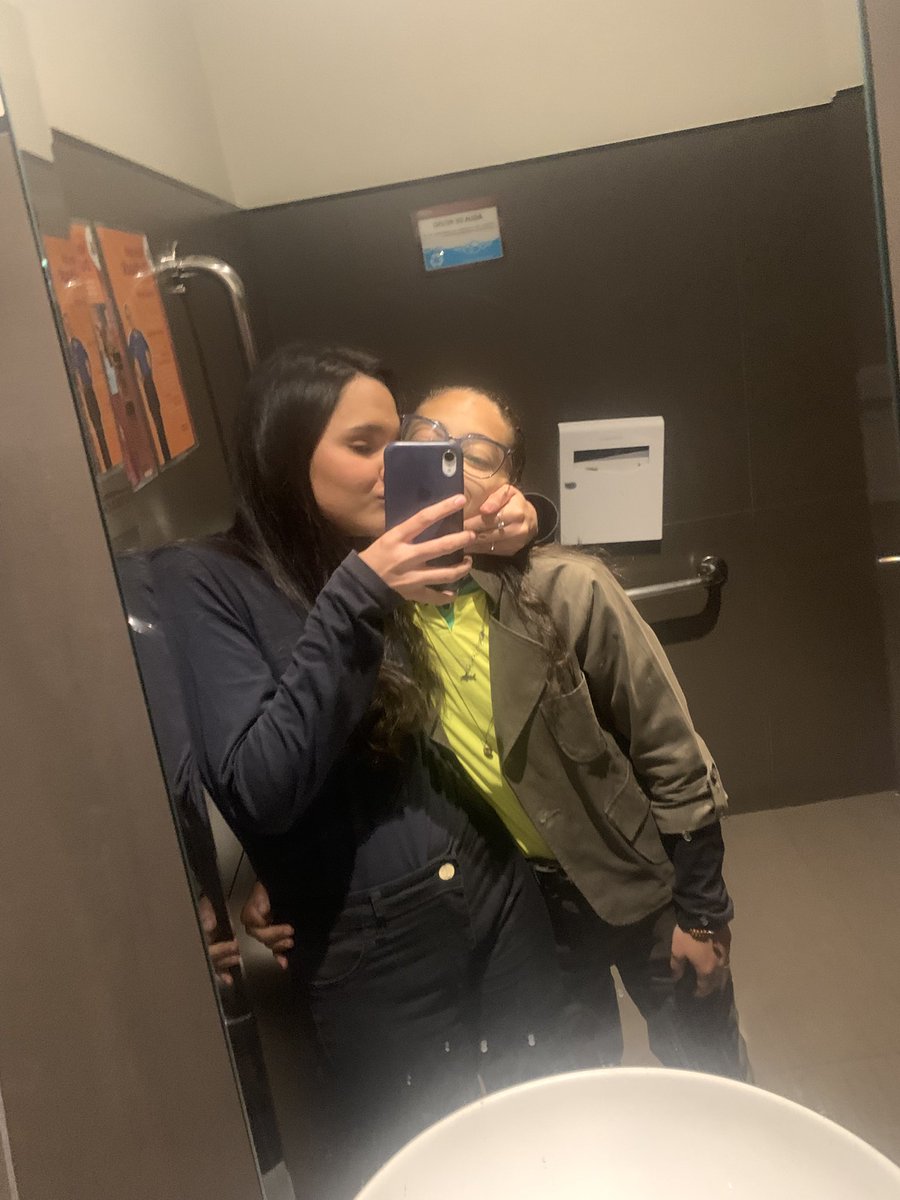 sabrguillen's tweet photo. como começou // como estamos 

1 ano e 6 meses com meu amô https://t.co/ghWXzt5x94