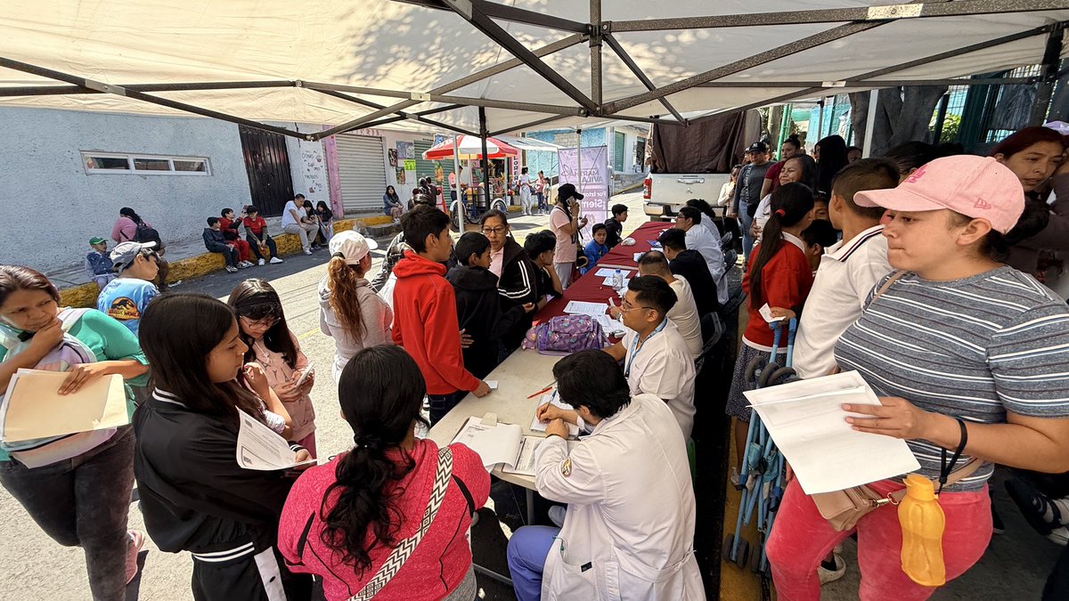 MarthaAvilaCDMX's tweet photo. Hoy llevamos nuestra jornada #PorIztapalapaTuEducacion a la colonia Tenorios, y una vez más fue todo un éxito.

Estas jornadas tienen un propósito muy claro: apoyar la economía de las familias de Iztapalapa y facilitar los gastos de este regreso a clases.

Gracias a todas y todos los que hoy nos acompañaron. Mañana nos vemos en la colonia López Portillo para seguir acercando estos apoyos a más familias.
#PorIztapalapaSiempre