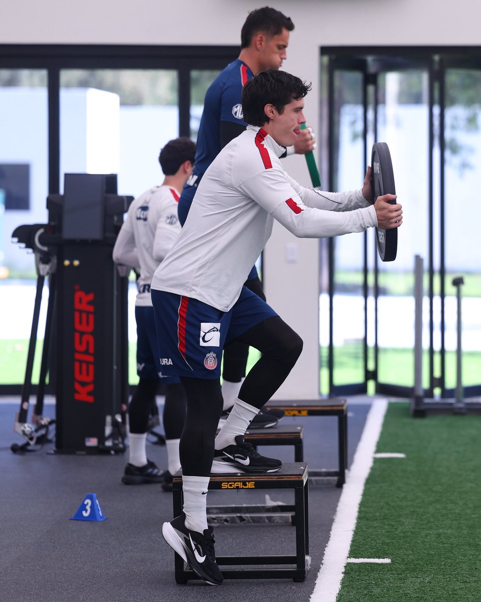 Chivas's tweet photo. 🇫🇷 ¡Algo de lo que se trabajó el día de hoy! 🦾 https://t.co/nCrz8rIIfq