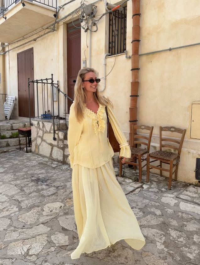 Anna698880's tweet photo. Walking along old stone streets in soft butter yellow outfit enjoying laid back southern european summer days https://t.co/xgx61dbILt