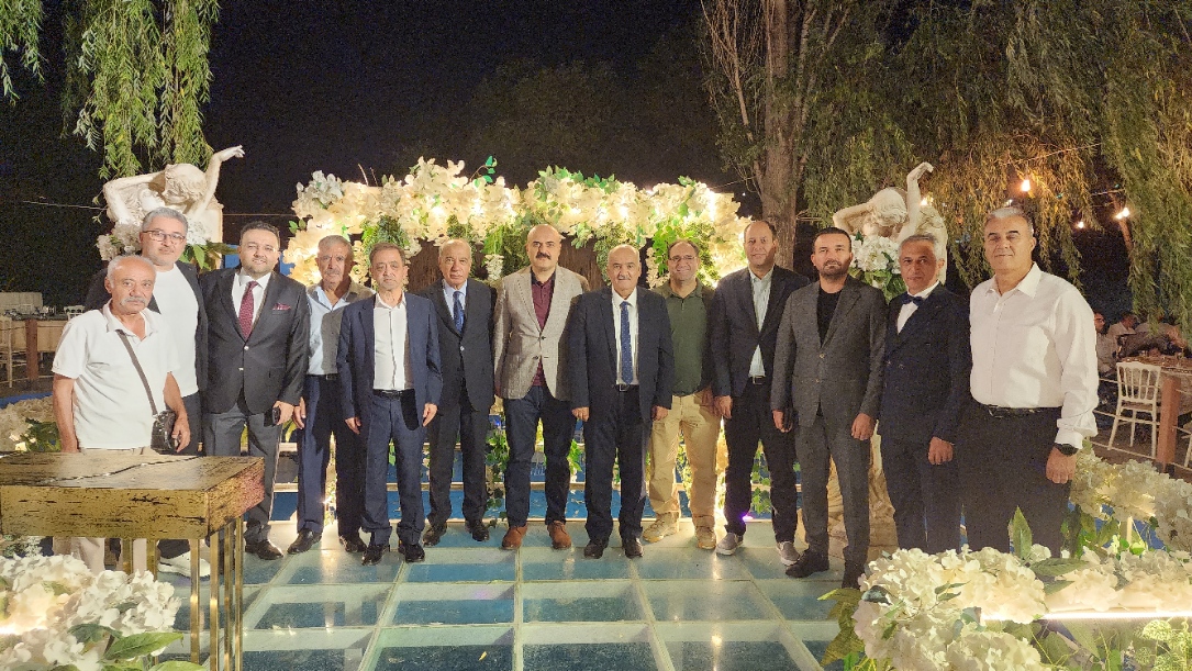 afsinbeyvakfi's tweet photo. Vakfımızın kurucularından ve Yönetim Kurulu Başkanvekilimiz Kazım Mert Açıkgöz’ün kardeşi Davut Bey ile Safiye Hanım’ın düğün merasimine, Vakıf Yönetim Heyetimizle birlikte iştirak ettik.

Genç çiftimize; sevgi, huzur ve muhabbetle geçirecekleri bir ömür boyu mutluluk diliyoruz. https://t.co/jTI0t2qFUC