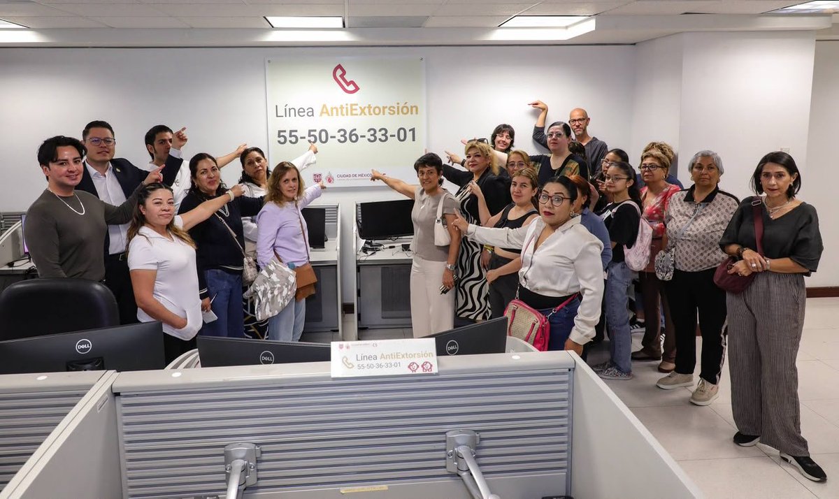 guerrerochipres's tweet photo. La capacidad de respuesta de los canales de emergencia operados por el @C5_CDMX se fortalece con una ciudadanía informada y participativa. Hoy recibimos en nuestras instalaciones a integrantes de los #COPACOS de la alcaldía #Cuauhtémoc, a quienes mostramos cómo operan nuestros servicios y la importancia de su participación para construir una ciudad más segura