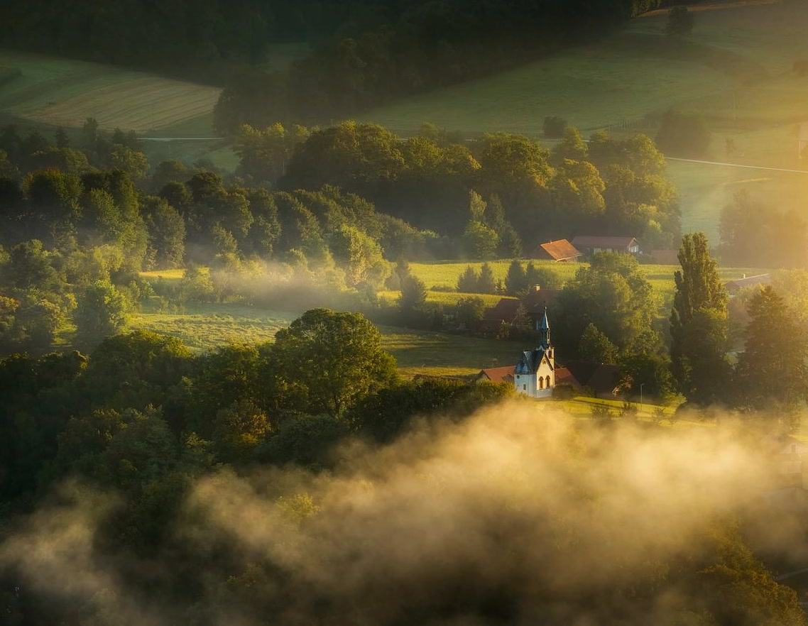 DanielNguykrqs's tweet photo. Little chapel (Slovenija)
#LandscapePhotography #LinkVideoFull https://t.co/EVZ1oHj6fM