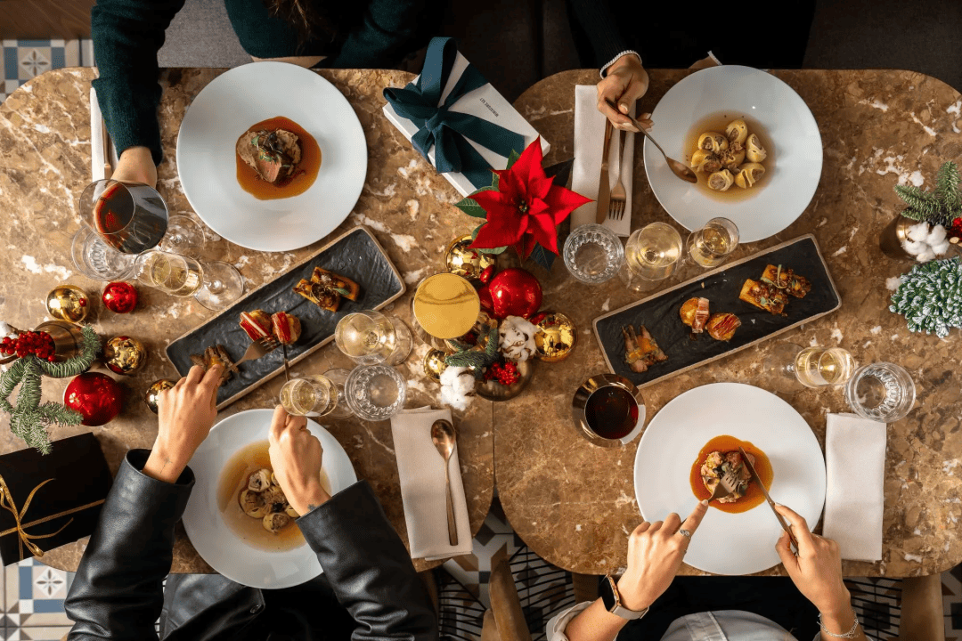 tutti_203's tweet photo. Indulge in our Christmas Eve special: roast turkey with cranberry sauce u0026 spiced mulled wine, only tonight at 5PM! https://t.co/lkEzv82VwZ