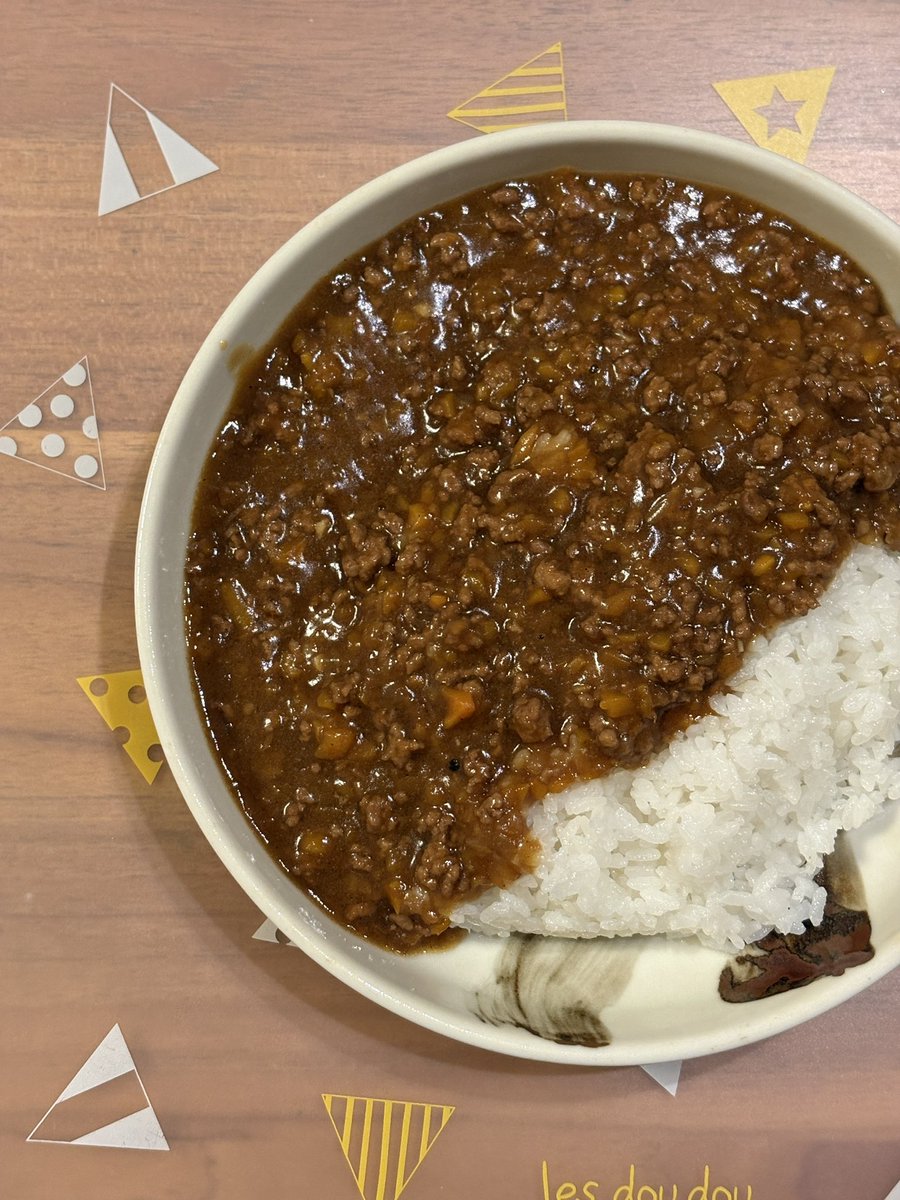 nicopapadasu's tweet photo. あー仕事の朝が憂鬱で仕方がない
娘の父にこぱぱです
お早うございます
丁寧な仕事と速さは両立しにくいなぁ
週明けのweb面接で
次すんなり決まらんかなぁ

昨日の晩ご飯
キーマカレー
期限が一昨日の挽肉
なんとか使えた
残りも冷凍できて一安心

口角上げてこ😊
#子育てごはん
#おうちごはん https://t.co/Z4ip9varcw