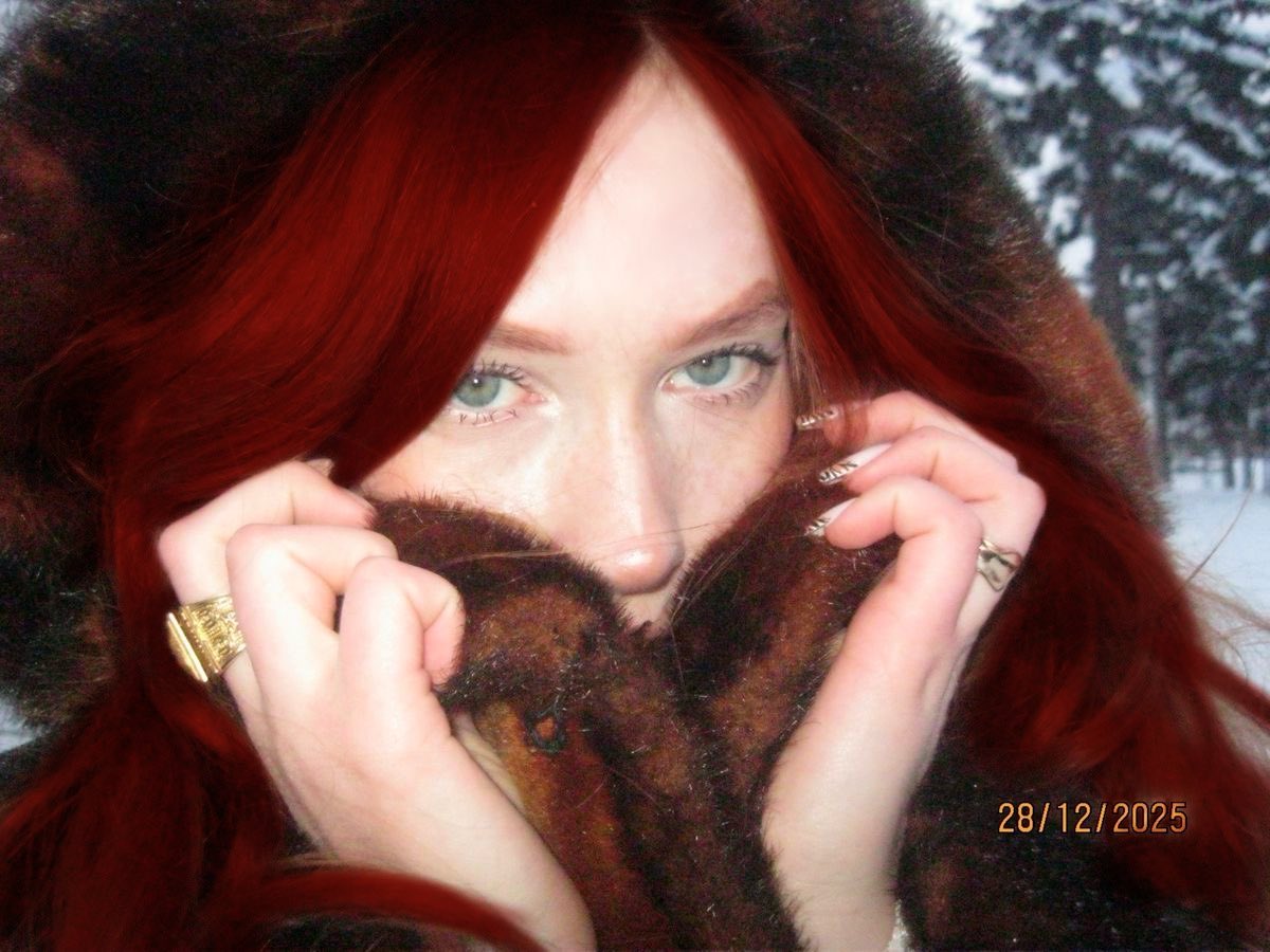 lori_soikdA's tweet photo. ——   “  𝐋ook 𝐦e 𝐢n 𝐭he 𝐞yes 𝐚nd 𝐥ie 𝐭o 𝐦e, 𝐠o 𝐚head, 𝐝o 𝐢t.   ” 💄 https://t.co/GF63cOKz9o