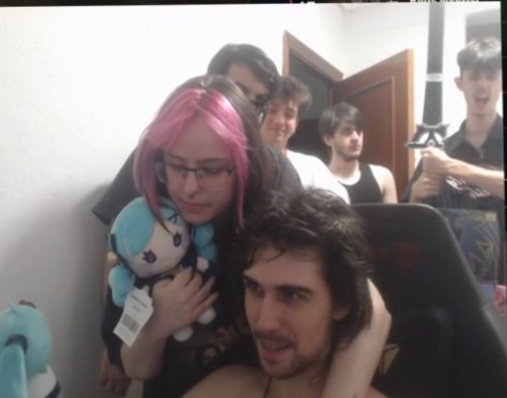 IDKLOVEGIRLS's tweet photo. @S1XD6XX Así también luce un ganador. https://t.co/G4H9UW4ufZ