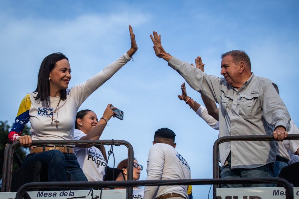 SantiagoRafa11's tweet photo. El verdadero y único Pacto por Venezuela 👇🏻 https://t.co/tbiuAcgSsc