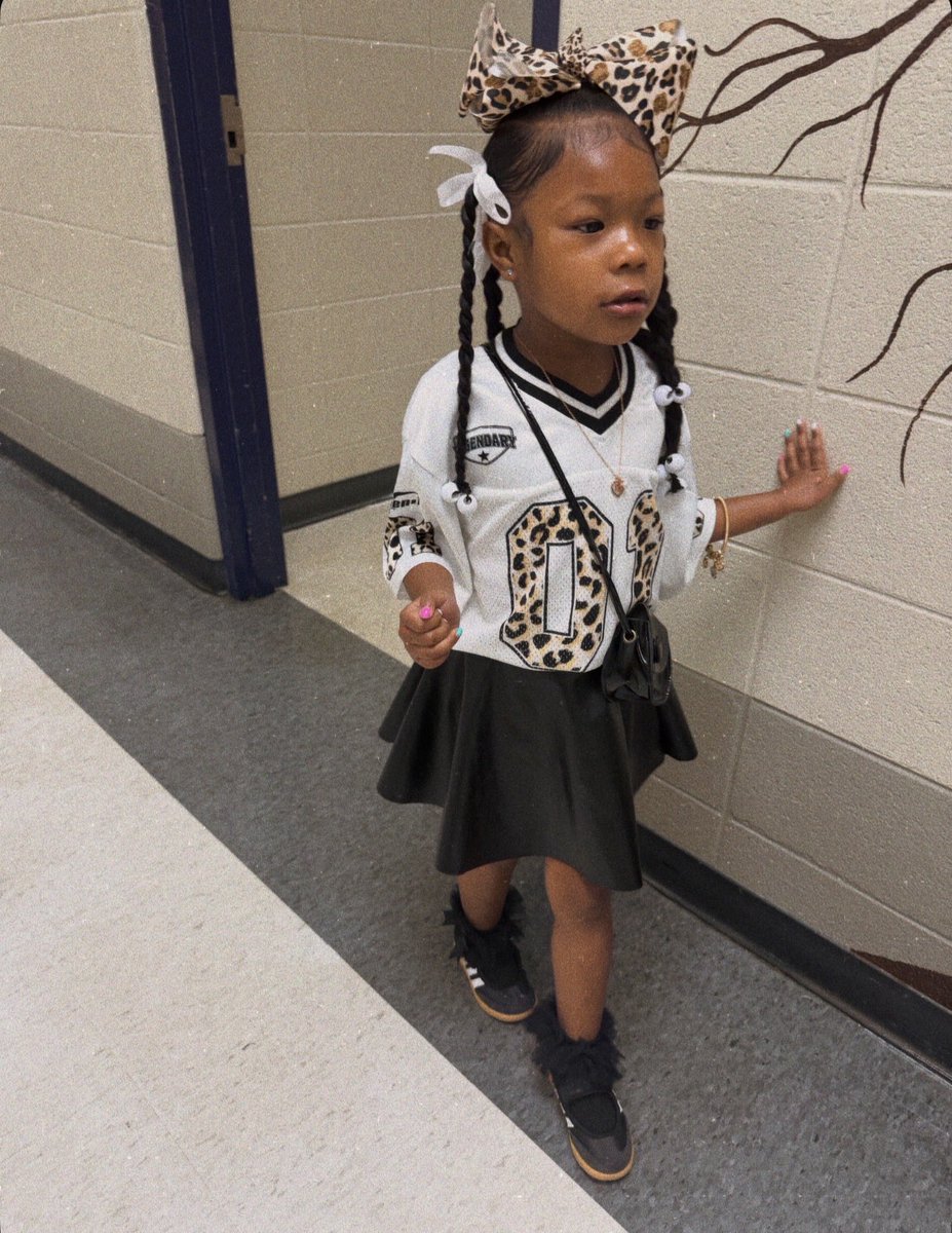 BBSPWM's tweet photo. My fly ass daughter 💗🔥 https://t.co/A4tJ2gmgIk